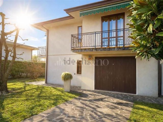 Villetta indipendente in vendita di 210 m² in Via J. Maritain