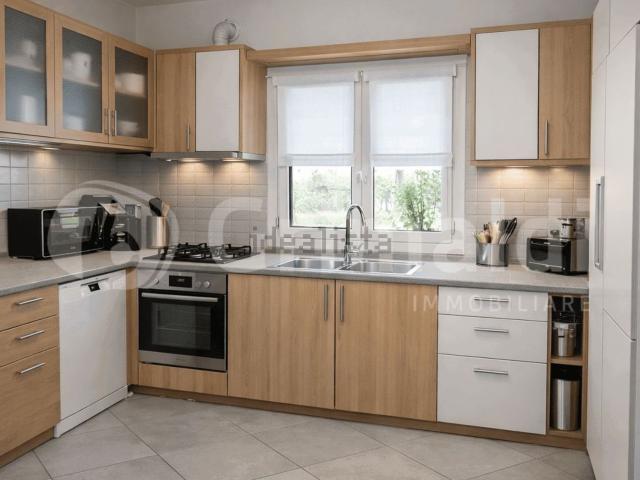 Villetta indipendente in vendita di 210 m² in Via Montà