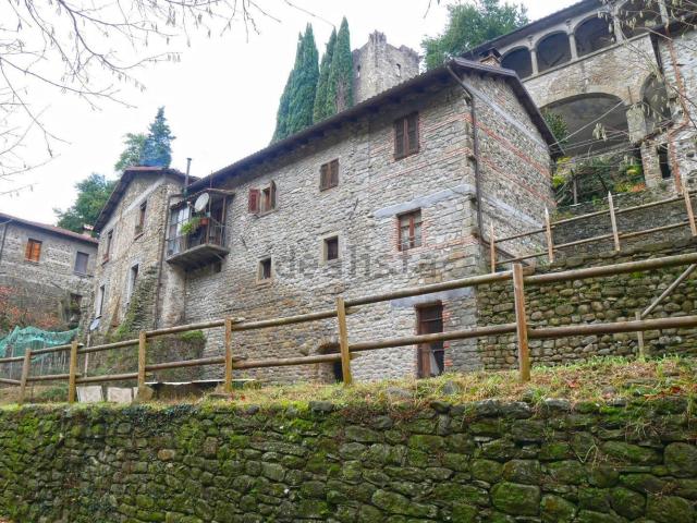 Villetta indipendente in vendita di 210 m² in Via Montello, 7