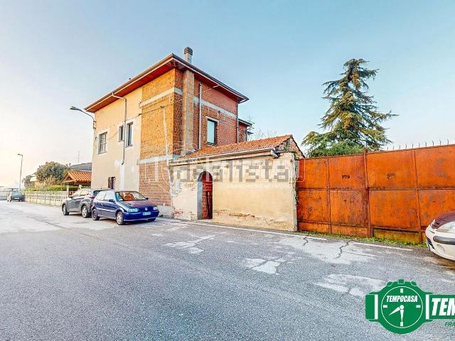 Villetta indipendente in vendita di 210 m² in Via Manzoni