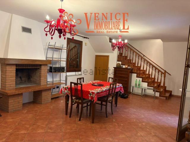 Villetta indipendente in vendita di 210 m² in Via Maria Boschetti Alberti