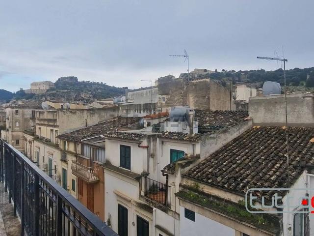 Villetta indipendente in vendita di 210 m² in Via Mentana, 10