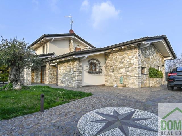 Villetta indipendente in vendita di 210 m² in Via Platano Tagliato, 21