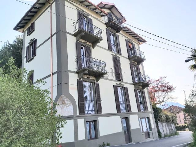 Villetta indipendente in vendita di 210 m² in Via R. Francioli