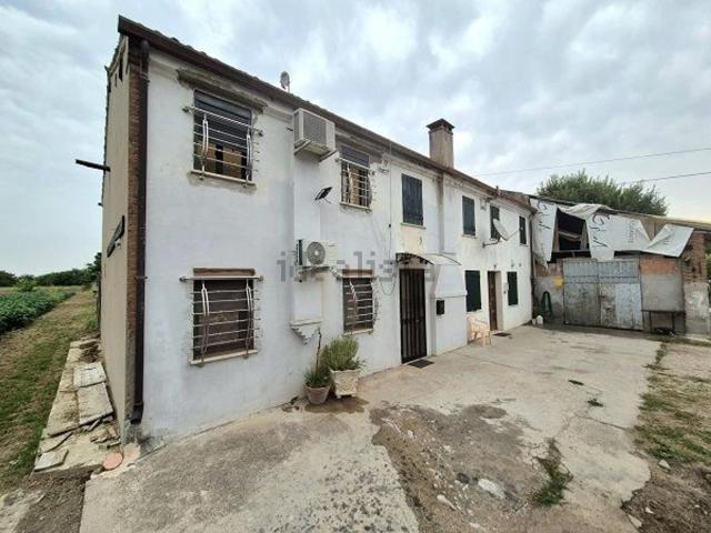 Villetta indipendente in vendita di 210 m² in Via Roma