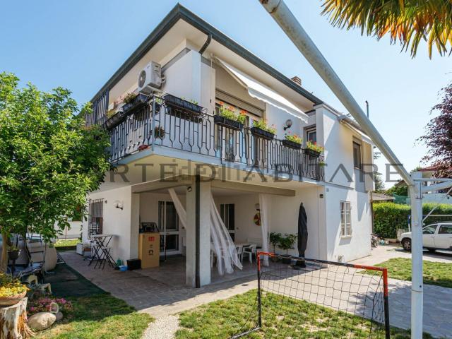 Villetta indipendente in vendita di 210 m² in Via Risorgimento