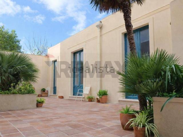 Villetta indipendente in vendita di 210 m² in Via Toscano, 2