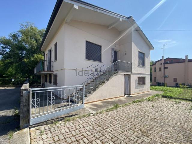 Villetta indipendente in vendita di 210 m² in Via Tre Piere