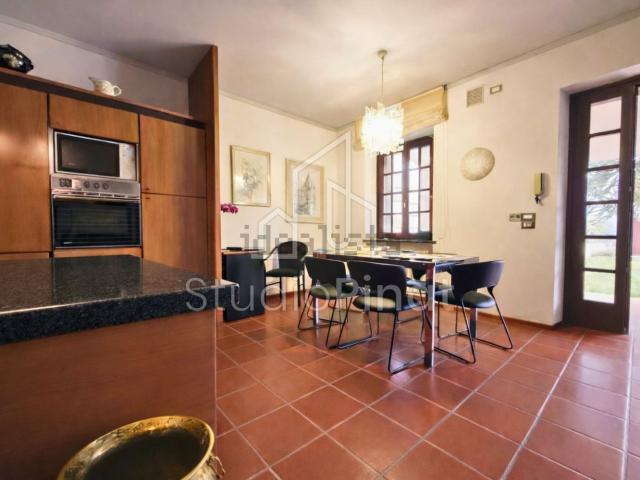 Villetta indipendente in vendita di 210 m² in Via Umberto Saba, 42