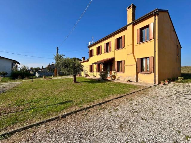 Villetta indipendente in vendita di 210 m² in Via Val Corba