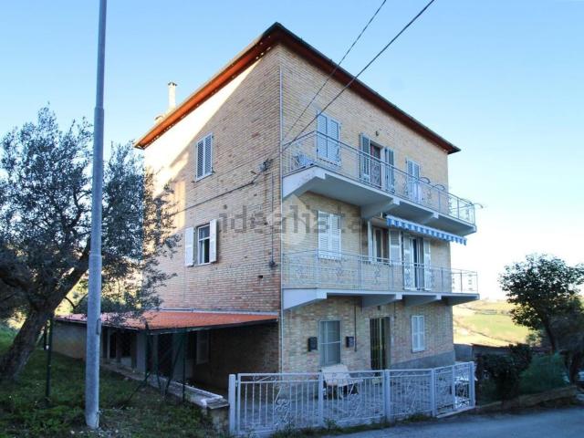 Villetta indipendente in vendita di 210 m² in Contrada Sant&apos Angelo, 8