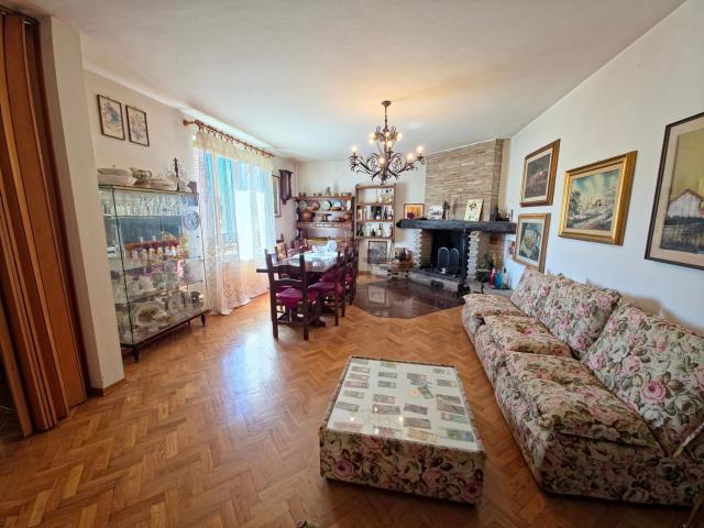 Villetta indipendente in vendita di 210 m² in Frazione Collerisana