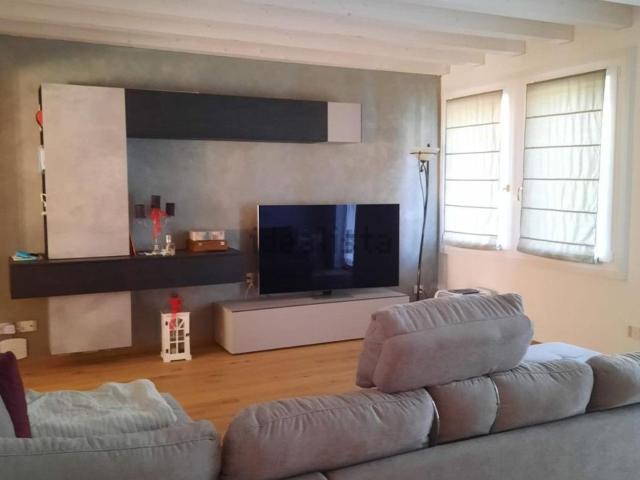 Villetta indipendente in vendita di 210 m² in Piazza IV NOVEMBRE, 11