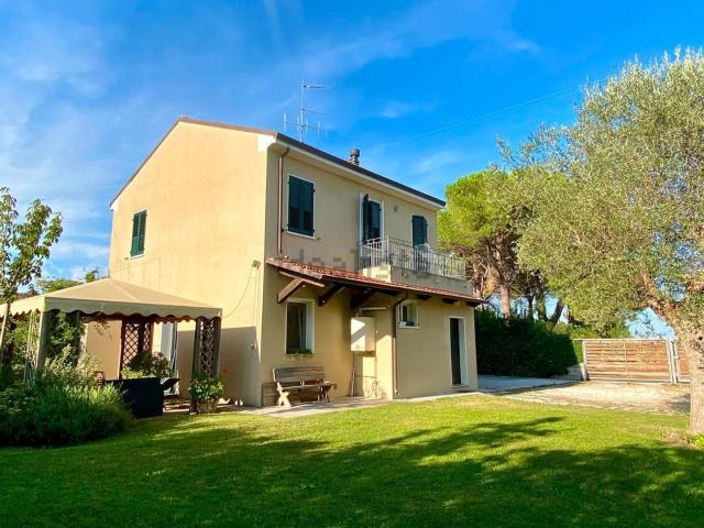 Villetta indipendente in vendita di 210 m² in Strada dei Pioppi