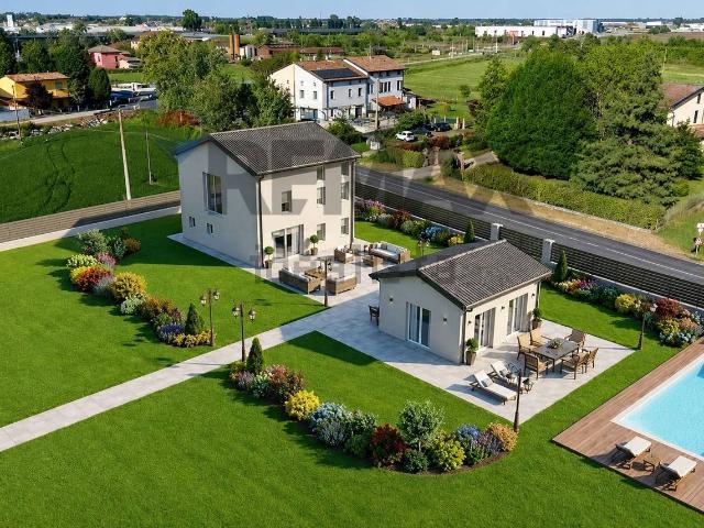 Villetta indipendente in vendita di 210 m² in Strada della Cisa, 82