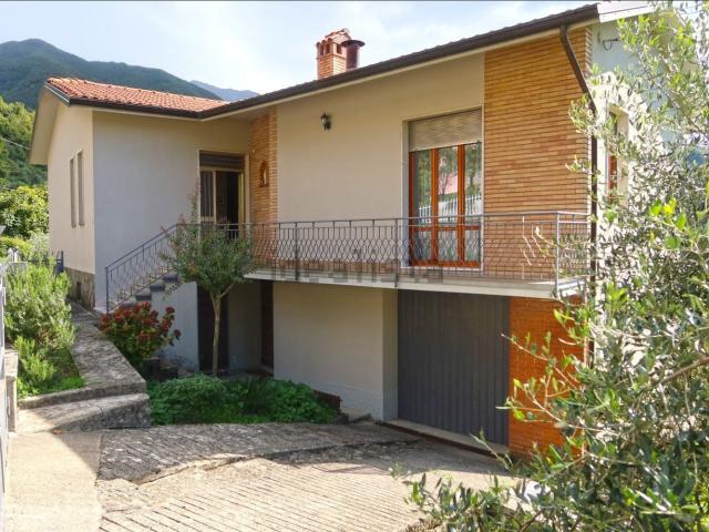 Villetta indipendente in vendita di 210 m² in Strada Provinciale di Treschietto, 10