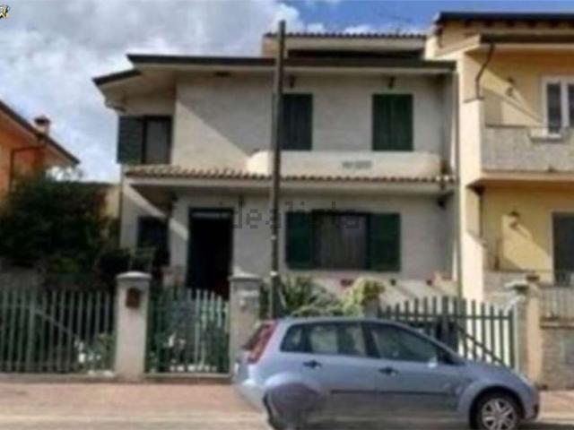 Villetta indipendente in vendita di 211 m² in Via Dante Alighieri, 46