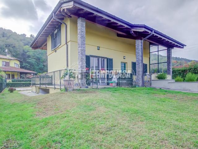 Villetta indipendente in vendita di 211 m² in Via dei Prati