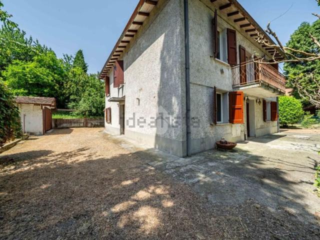 Villetta indipendente in vendita di 211 m² in Via Monte Cisa, 27