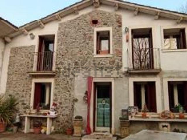 Villetta indipendente in vendita di 211 m² in Via Poli, 14