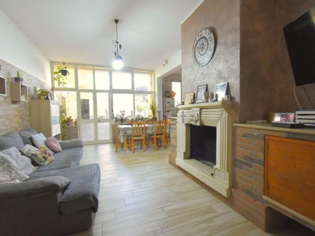 Villetta indipendente in vendita di 213 m² in Via Corsica, 433