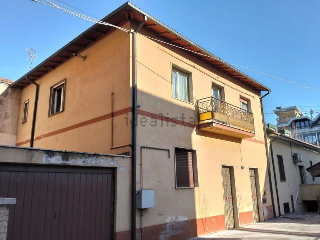 Villetta indipendente in vendita di 213 m² in Via Monte Velino, 15