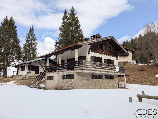 Villetta indipendente in vendita di 213 m² in Via Mughè, 2
