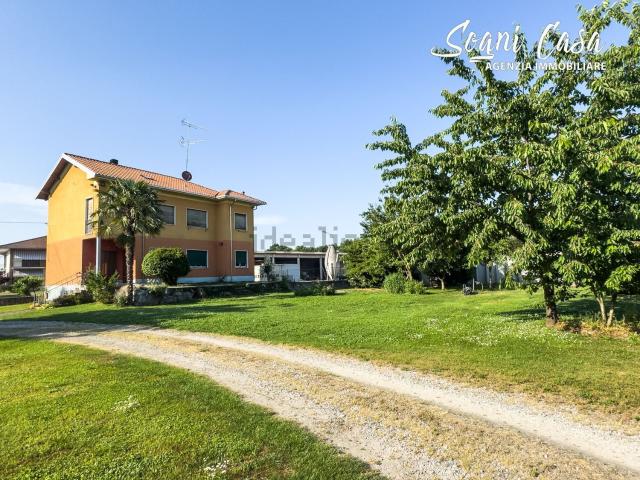 Villetta indipendente in vendita di 213 m² in Via Roma