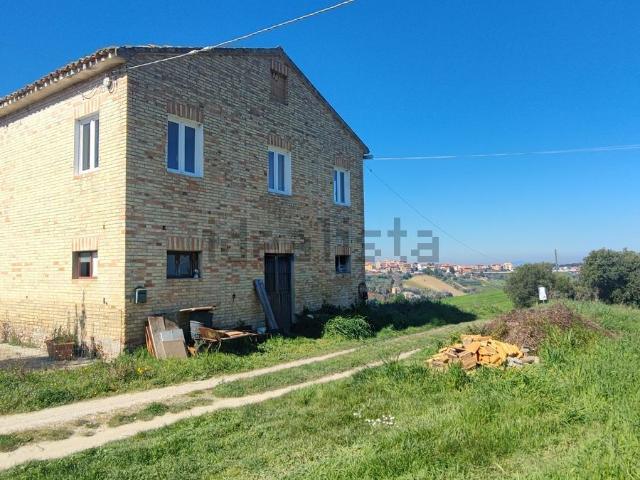 Villetta indipendente in vendita di 213 m² in Strada Pescolla
