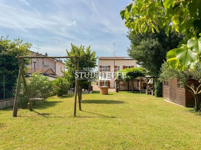 Villetta indipendente in vendita di 213 m²