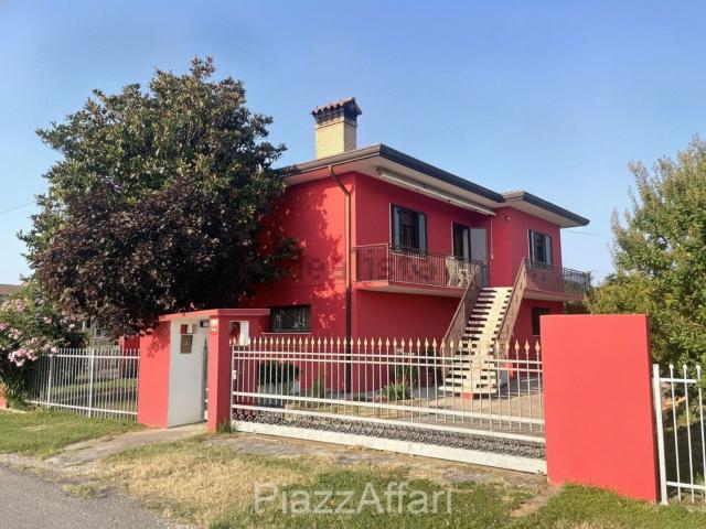 Villetta indipendente in vendita di 214 m² in Via Alessandro Manzoni