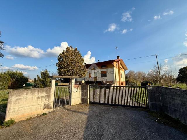 Villetta indipendente in vendita di 214 m² in Via Giovanni XXIII, 83