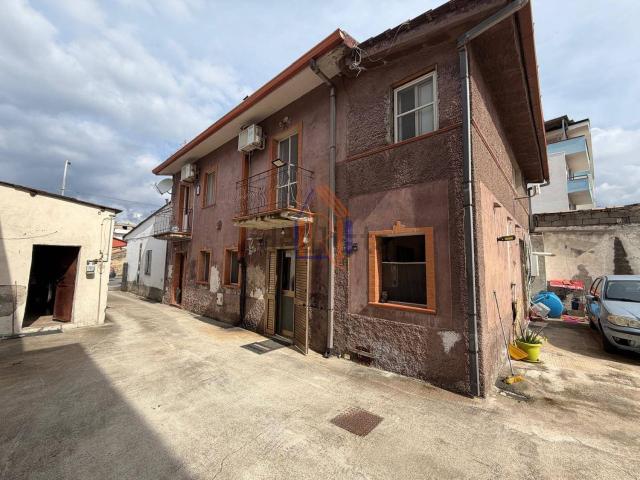 Villetta indipendente in vendita di 214 m² in Via dei Bizantini, 109