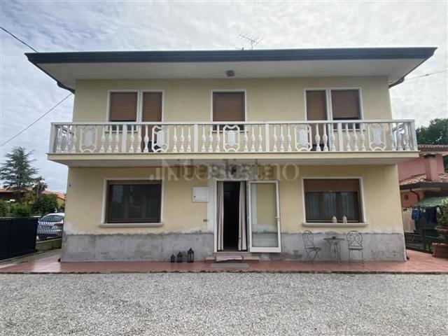 Villetta indipendente in vendita di 214 m² in Via Sostegno