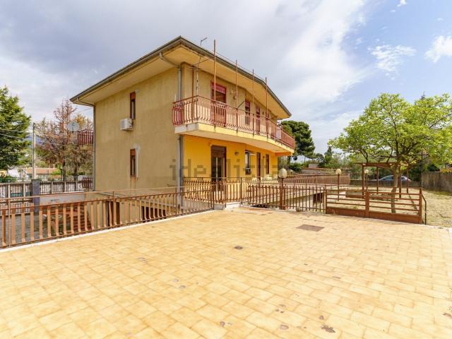 Villetta indipendente in vendita di 214 m² in Via P. Picasso, 5