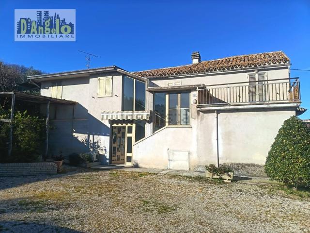 Villetta indipendente in vendita di 214 m² in Contrada Lava, 134
