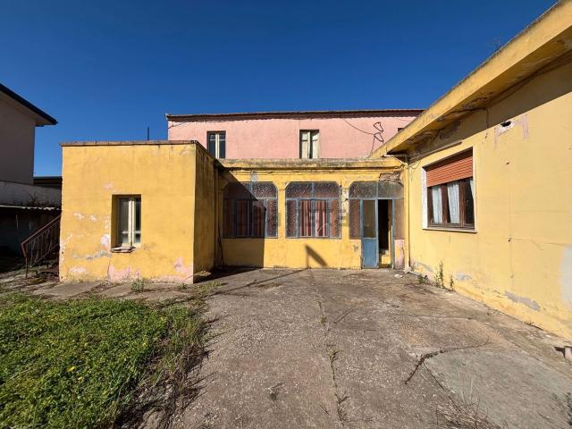 Villetta indipendente in vendita di 215 m² in Via Cagliari, 50