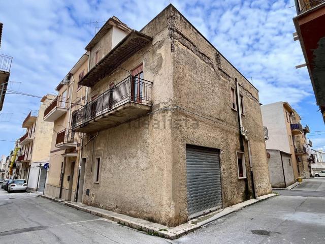 Villetta indipendente in vendita di 215 m² in Via Bengasi, 56
