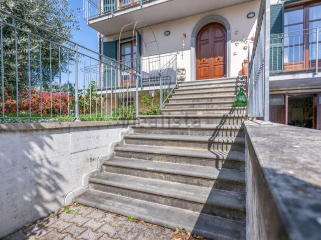 Villetta indipendente in vendita di 215 m² in Via Giacomo Leopardi, 71