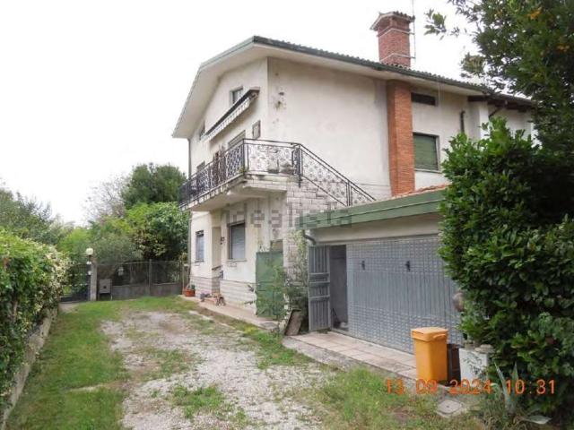 Villetta indipendente in vendita di 215 m² in Via Dante Alighieri, 42