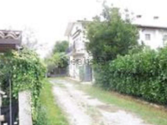 Villetta indipendente in vendita di 215 m² in Via Dante Alighieri, 42