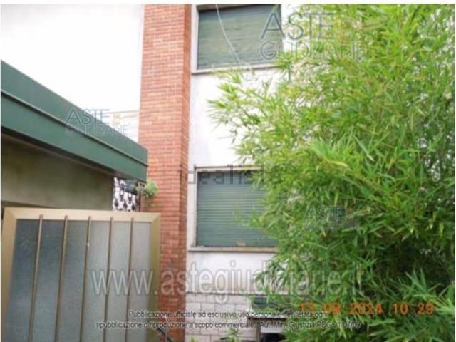 Villetta indipendente in vendita di 215 m² in Via Dante Alighieri, 42