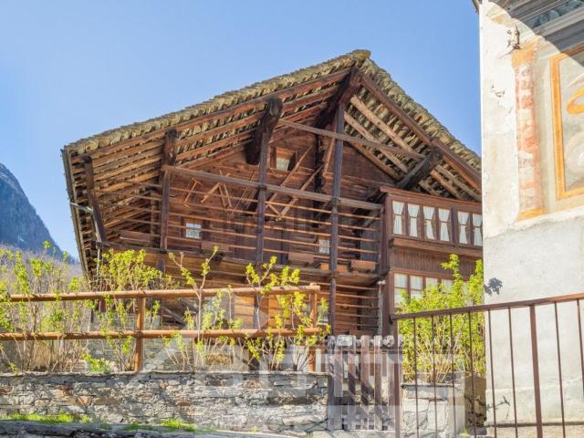 Villetta indipendente in vendita di 215 m² in Via dei Walser