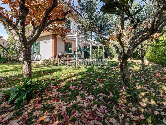 Villetta indipendente in vendita di 215 m² in Via del Lavoro
