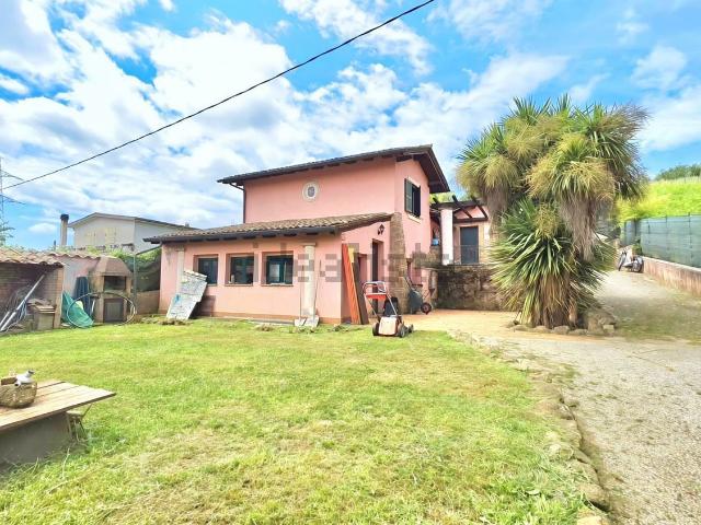 Villetta indipendente in vendita di 215 m² in Via delle Coppe
