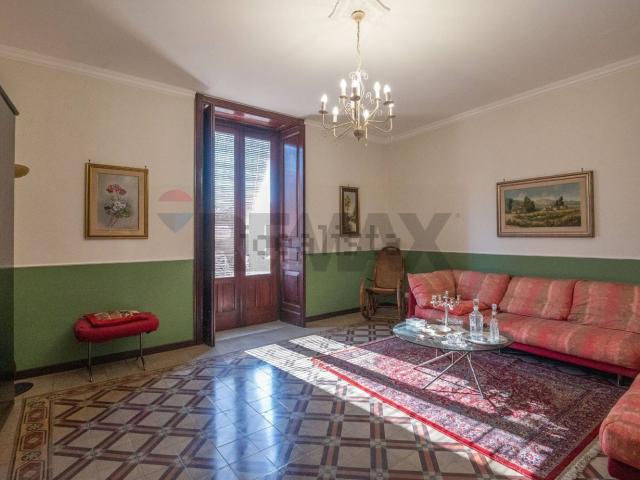 Villetta indipendente in vendita di 215 m² in Via Francesco Crispi, 40