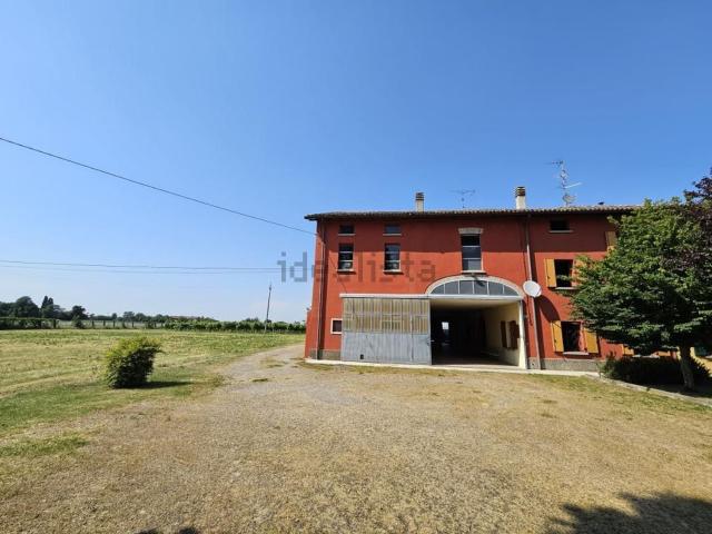 Villetta indipendente in vendita di 215 m² in Via Ludovico Ariosto