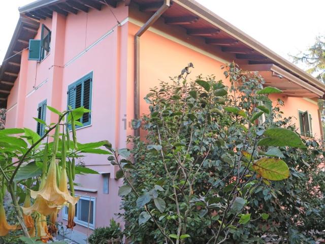 Villetta indipendente in vendita di 215 m² in Via Lunense, 25
