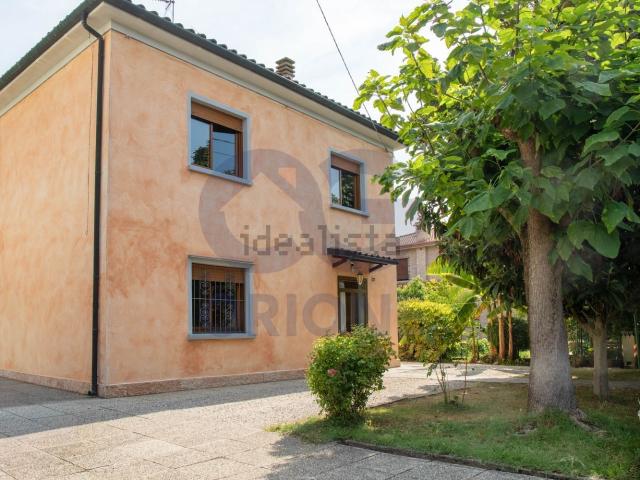 Villetta indipendente in vendita di 215 m² in Via Pasta