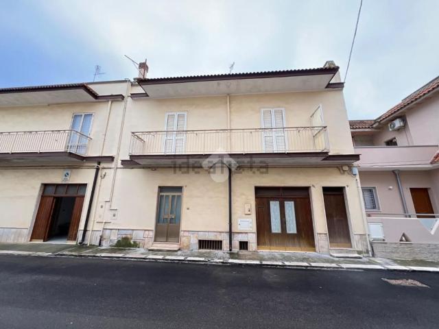 Villetta indipendente in vendita di 215 m² in Via Puglia, 9